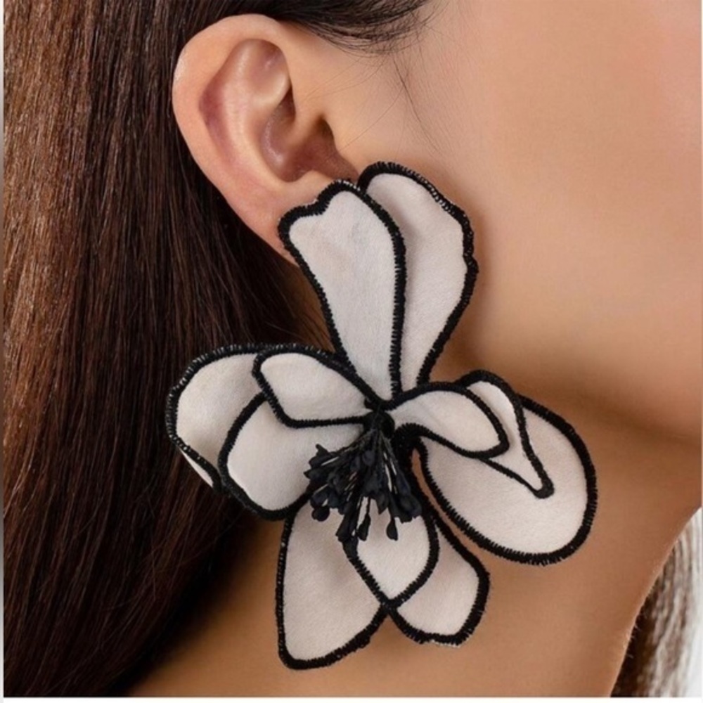 ✨NEW Black and White Floral Statement Earrings